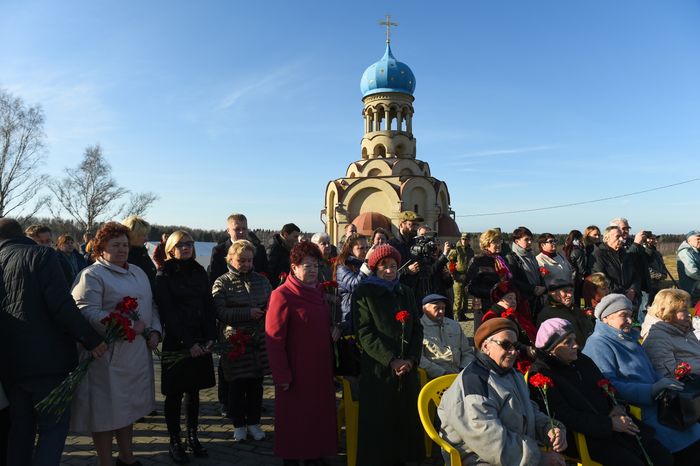 Открытие после реставрации воинского мемориала в деревне Ельня в Подмосковье