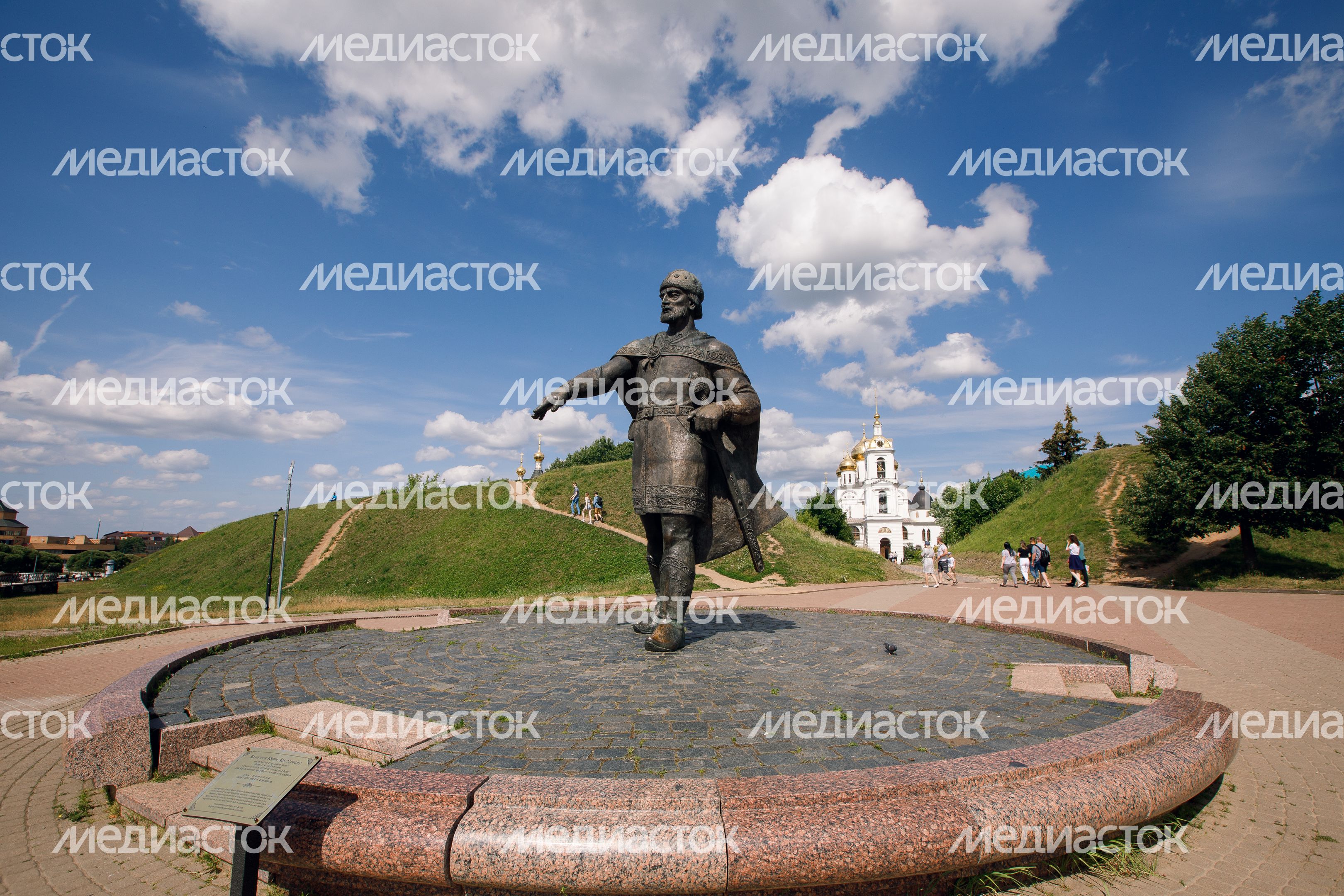Дмитров. Памятник Юрию Долгорукому Дмитров. Памятник Юрию Долгорукому