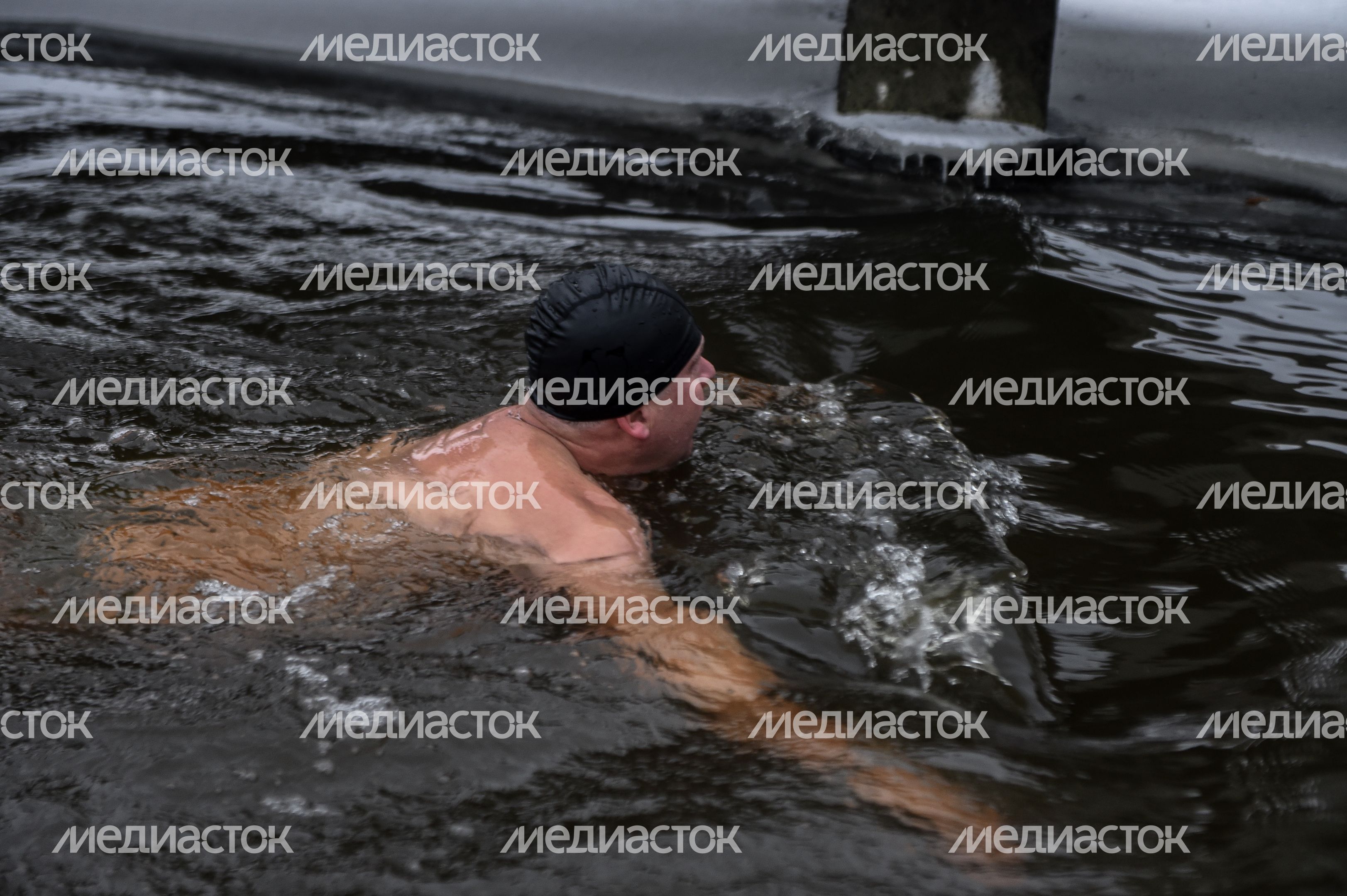 Купание моржей в Долгопрудном