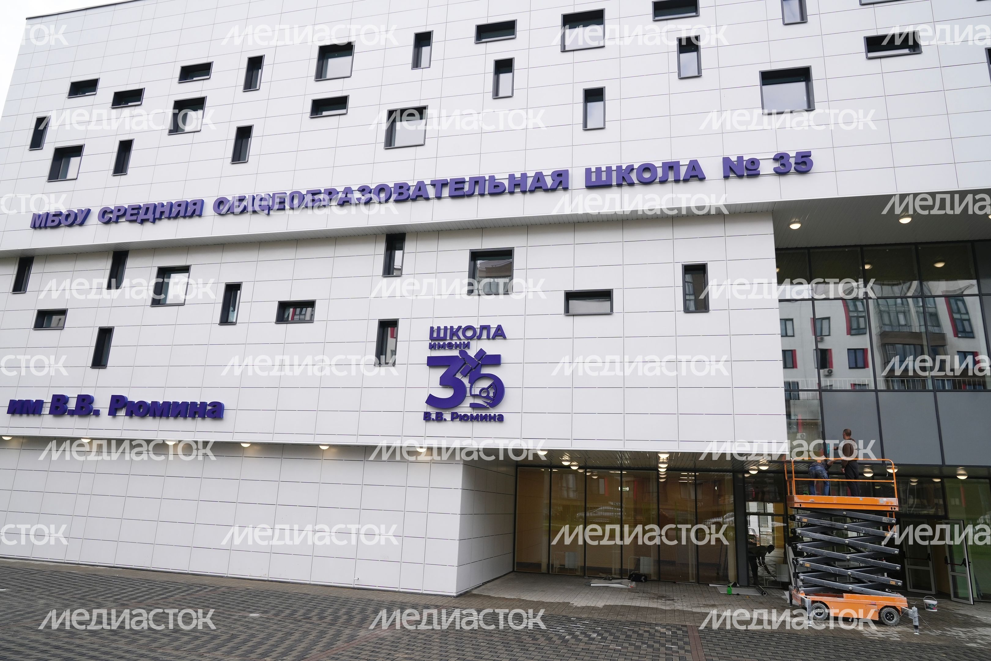 Проверка хода работ по строительству образовательного комплекса в ЖК «Императорские Мытищи» Губернатором Подмосковья