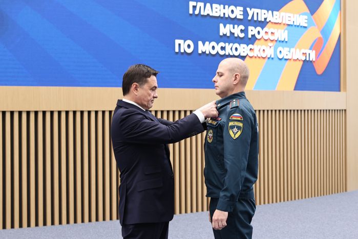 Андрей Воробьев поздравил сотрудников МЧС с Днем спасателя и 35-летием ведомства