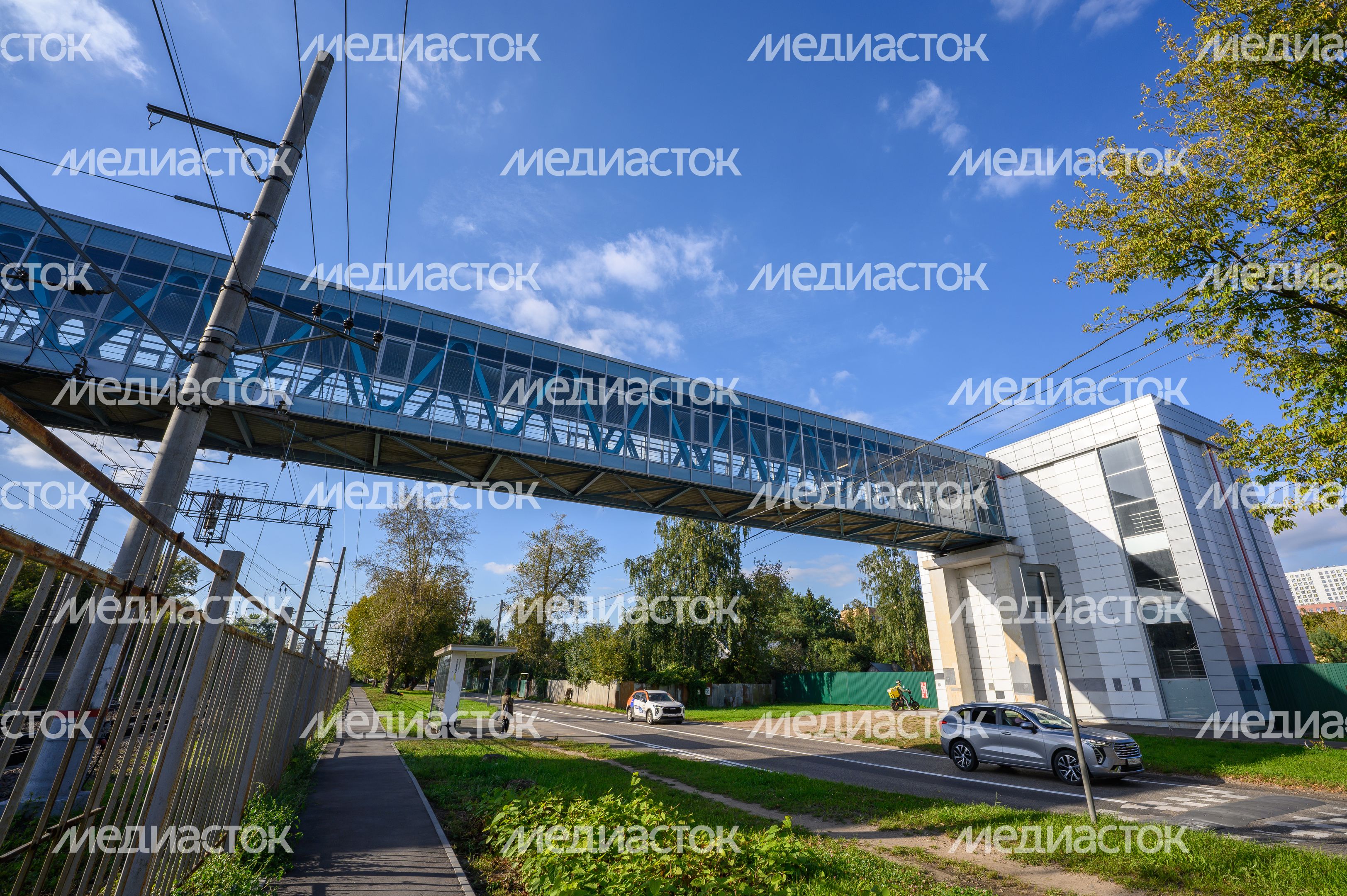 Пешеходный надземный переход через ж/д пути между улицей Новой и 1-м проездом Михельсона в Люберцах Пешеходный надземный переход через ж/д пути между улицей Новой и 1-м проездом Михельсона в Люберцах