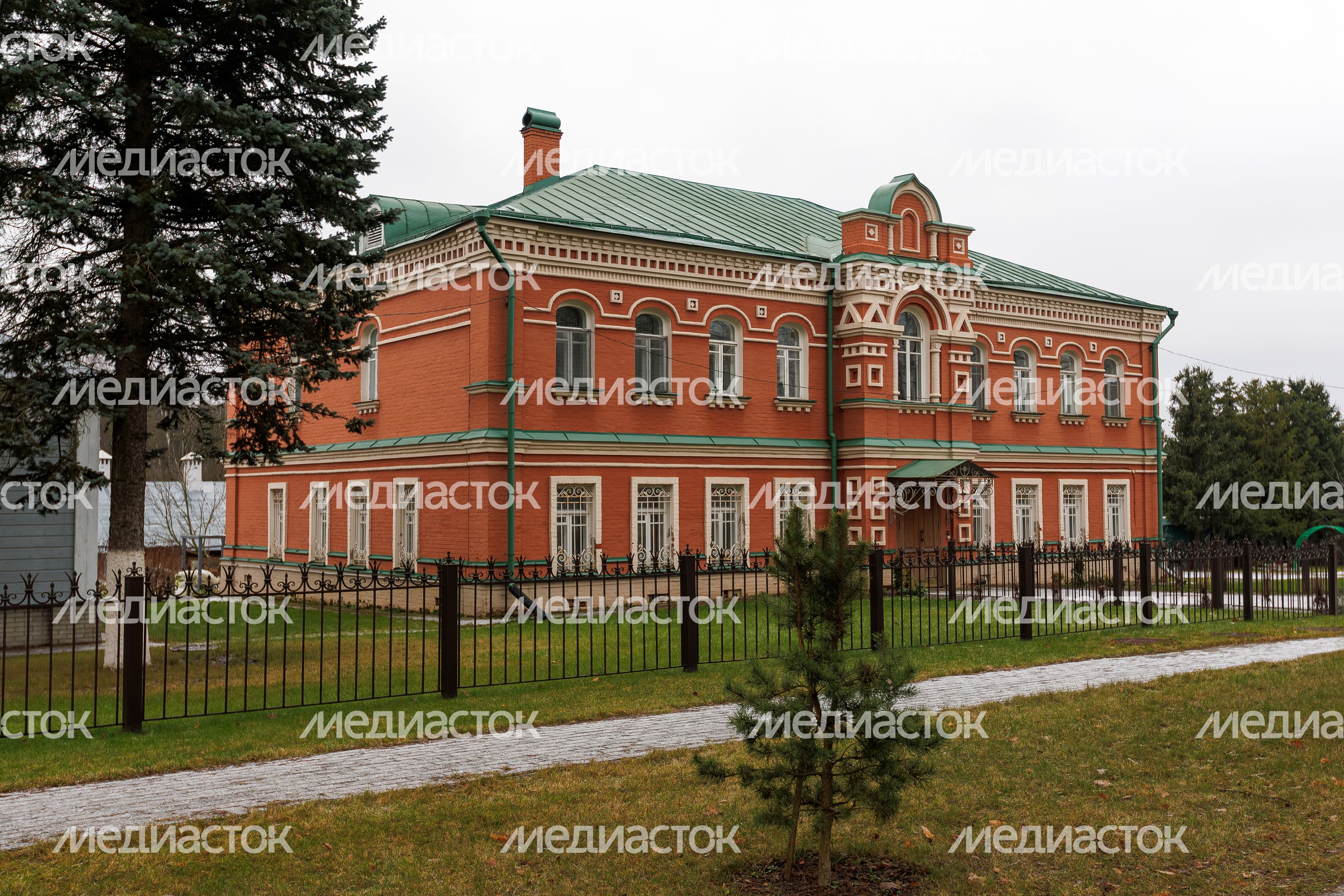 Гостиница для паломников у Покровского монастыря в Хотьково Сергиево-Посадского округа Гостиница для паломников у Покровского монастыря в Хотьково Сергиево-Посадского округа