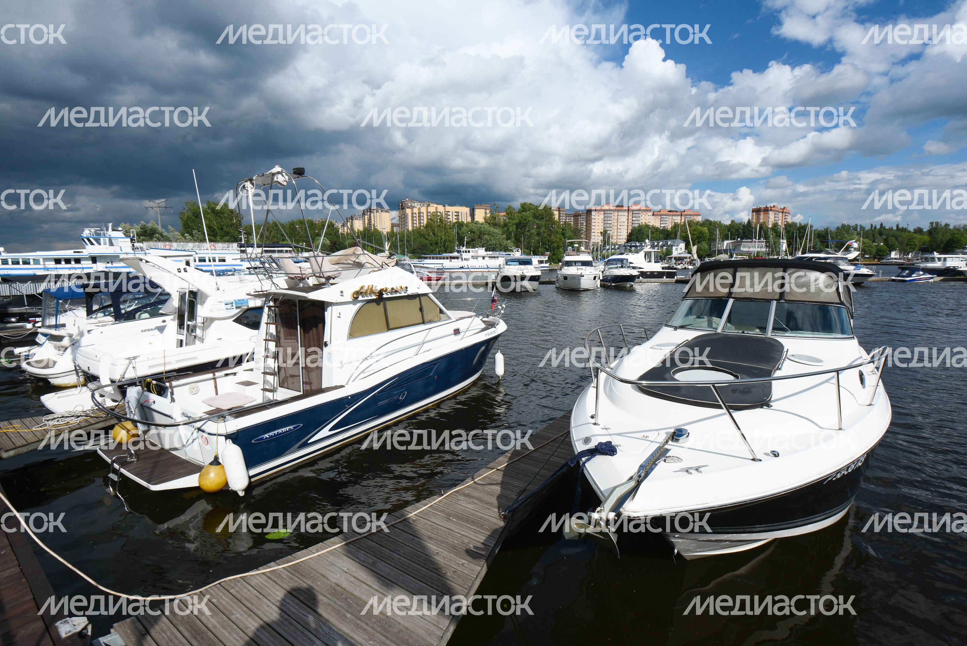 Московский международный яхтенный порт в Долгопрудном