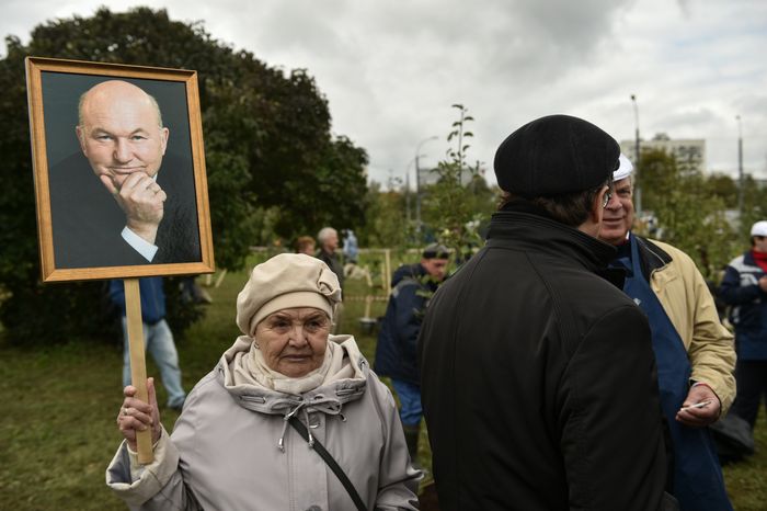 Субботник в честь юбилея бывшего мэра Москвы Юрия Лужкова