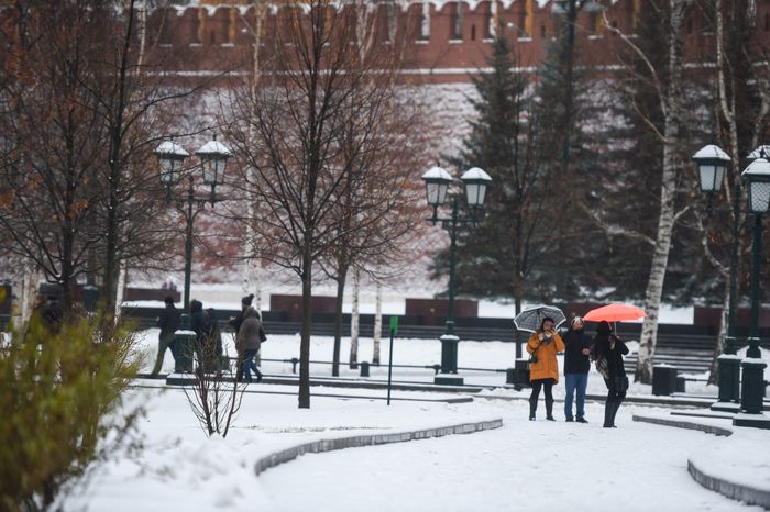 Последстивя сильного снегопада в Москве