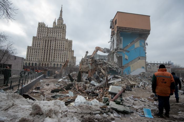 Снос самостроя у станции метро Баррикадная в Москве
