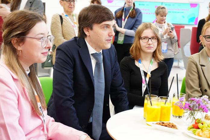 Посещение Губернатором Подмосковья и Министром просвещения РФ гимназии им. Е.М. Примакова в Одинцовском округе