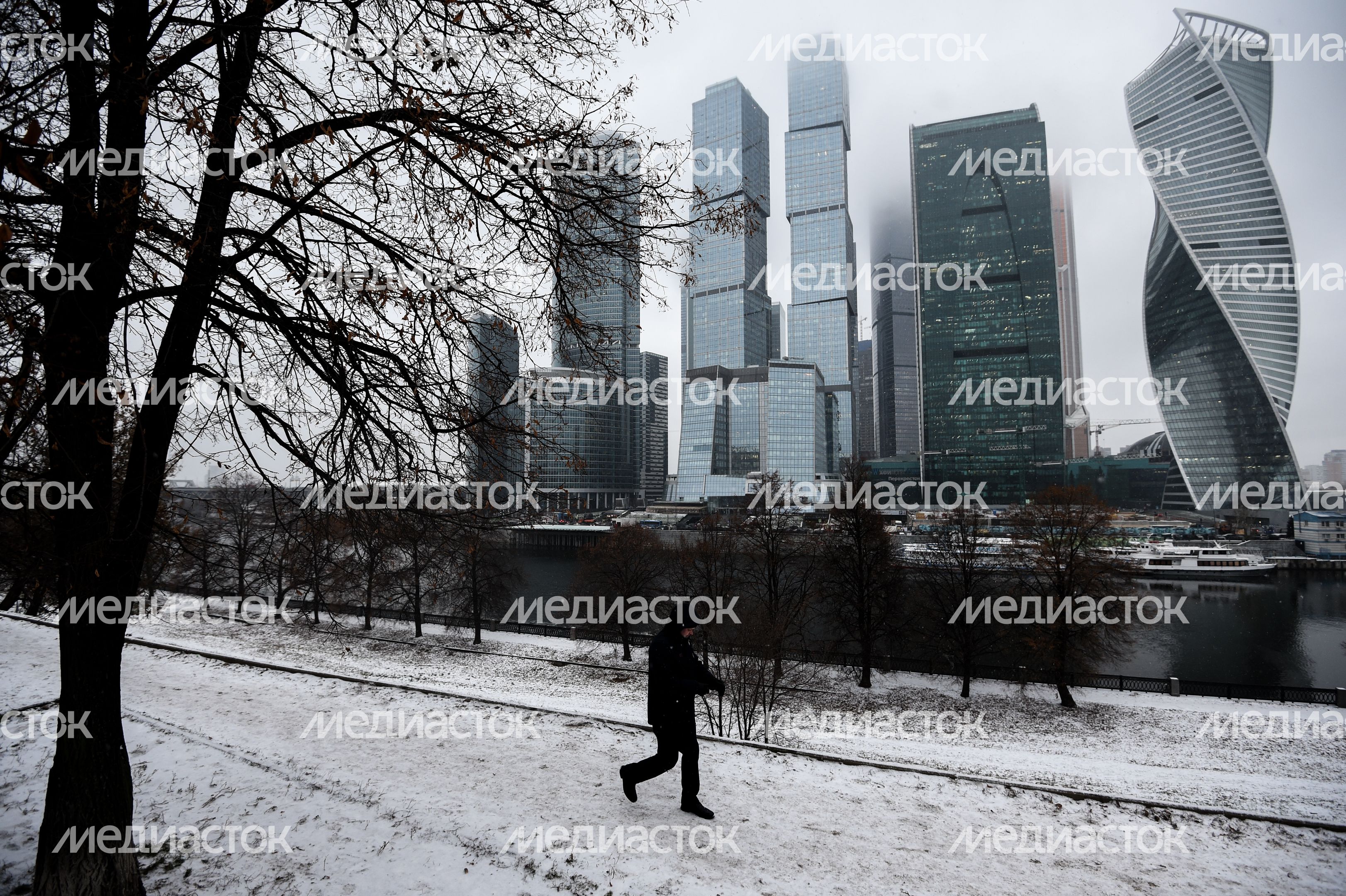 Международный Деловой центр Москва Сити в тумане Международный Деловой центр Москва Сити в тумане