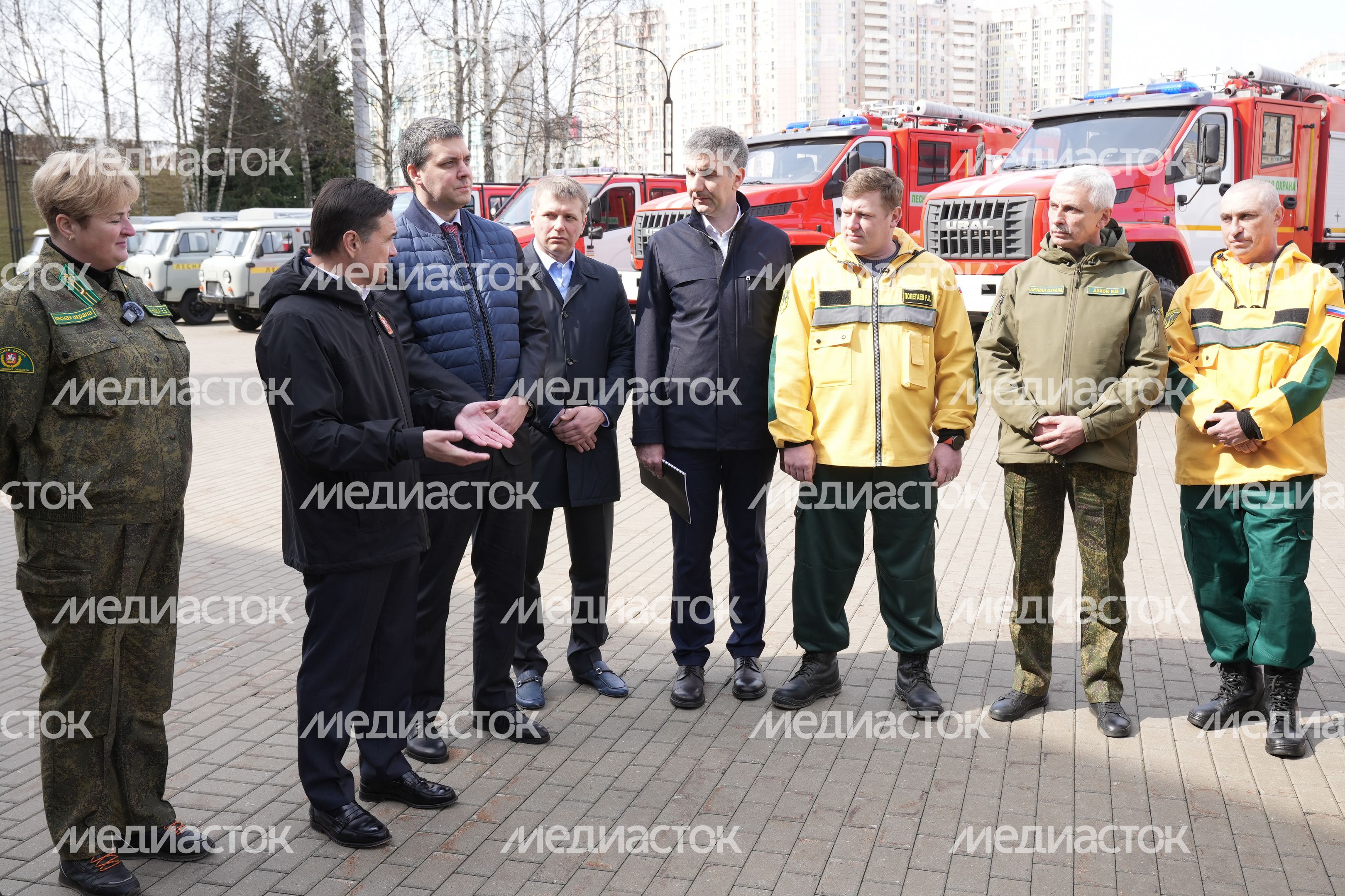 Андрей Воробьев и глава Рослесхоза передали в подмосковные лесничества новую спецтехнику Андрей Воробьев и глава Рослесхоза передали в подмосковные лесничества новую спецтехнику
