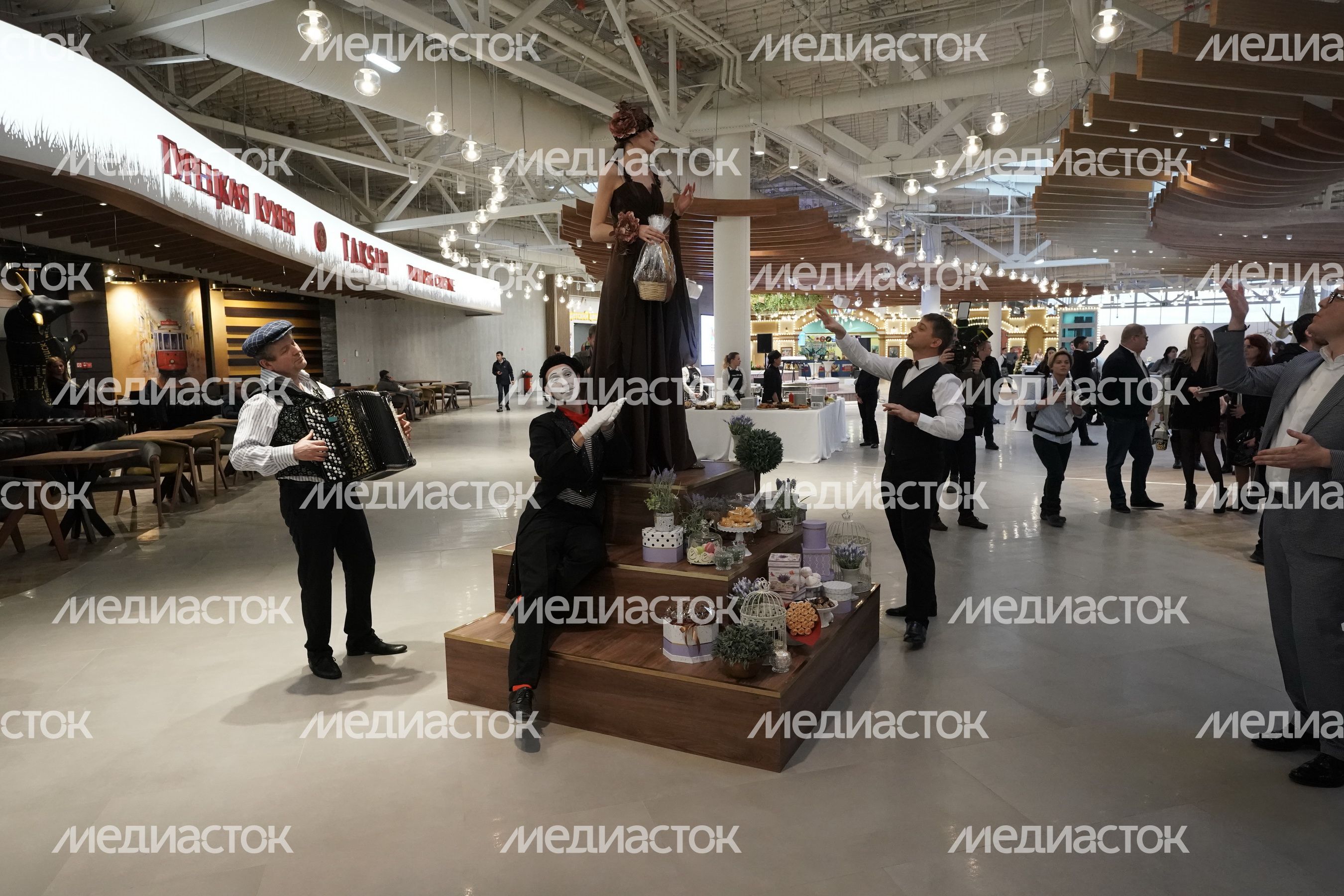 Открытие новогоднего бала старшеклассников в городском округе Котельники Открытие новогоднего бала старшеклассников в городском округе Котельники