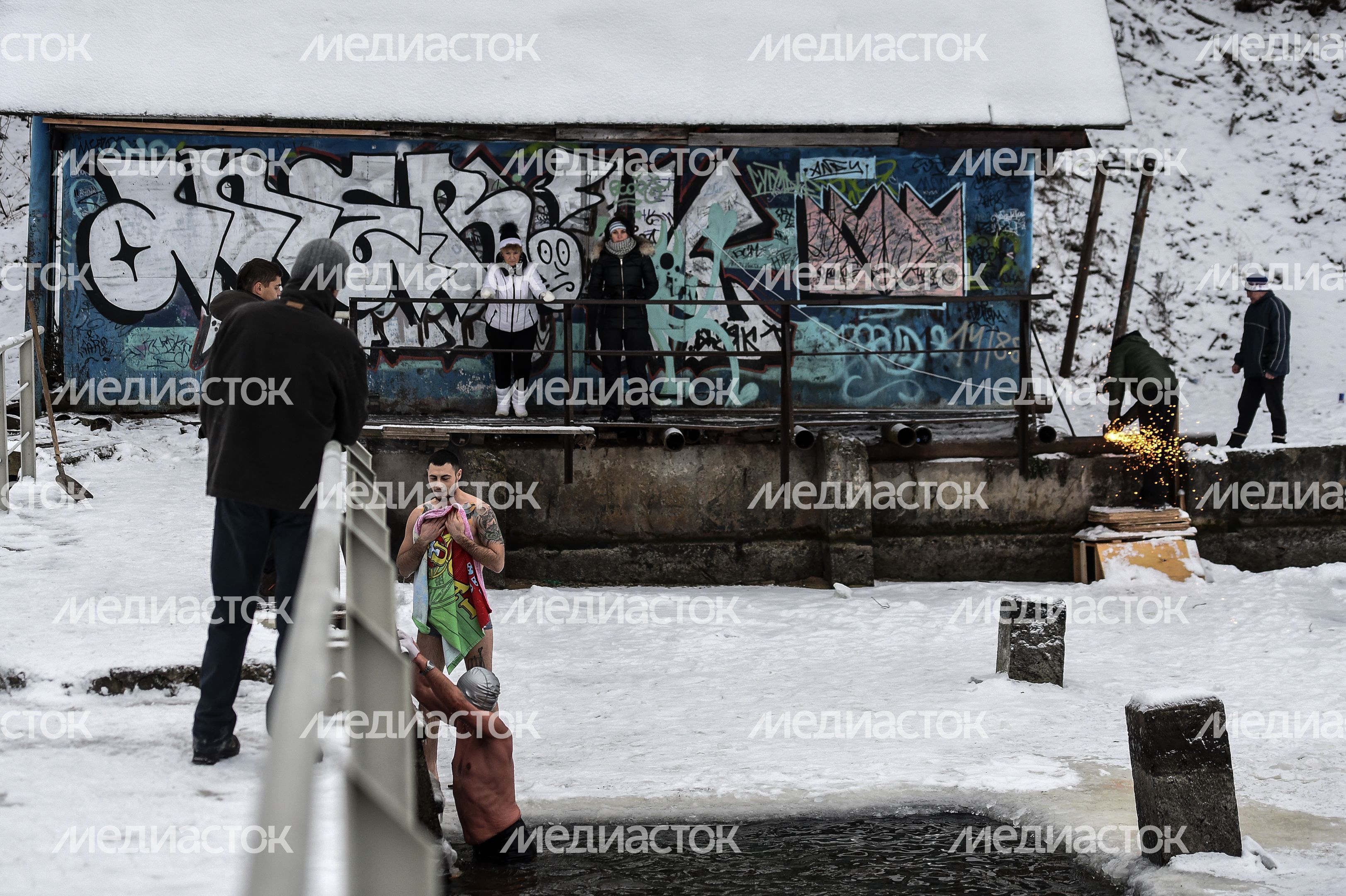 Купание моржей в Долгопрудном