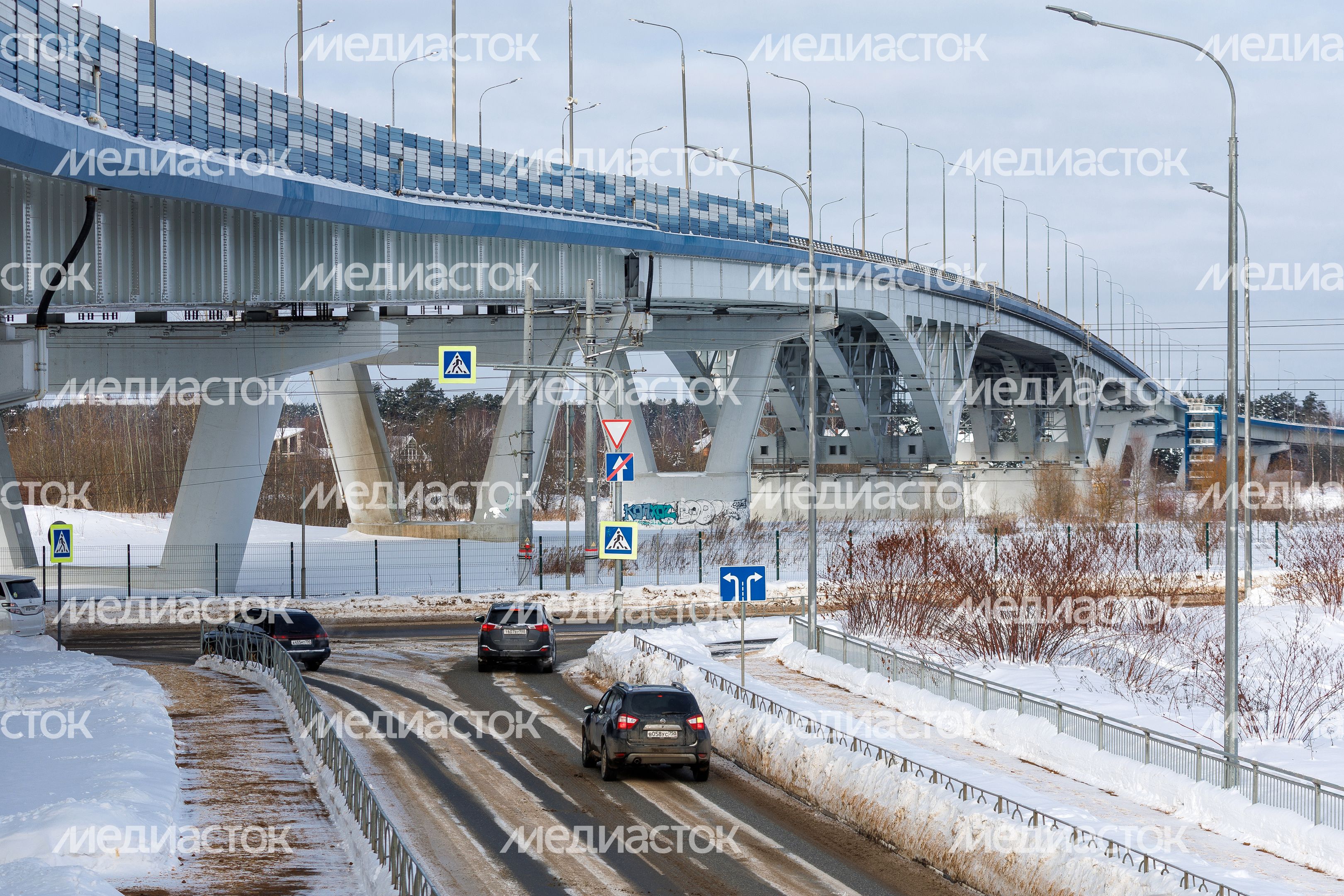 Зимний вид на мост через Волгу в Дубне Зимний вид на мост через Волгу в Дубне