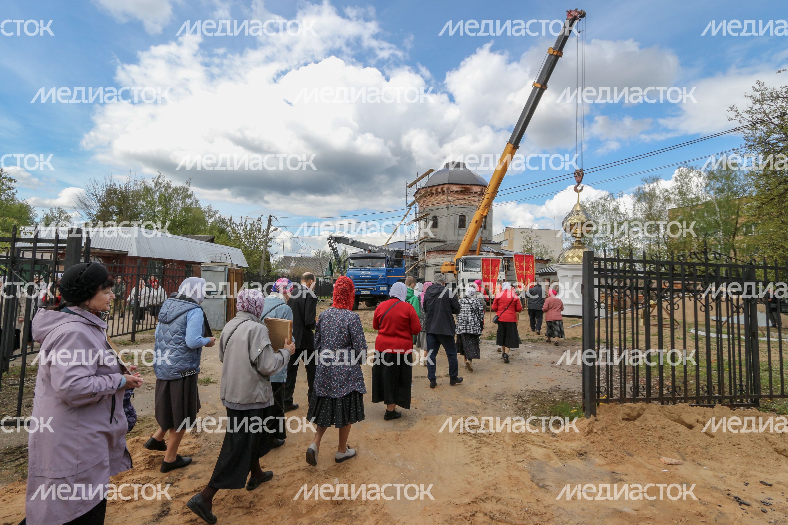 Водружение креста на Борисоглебскую церковь в Рузе