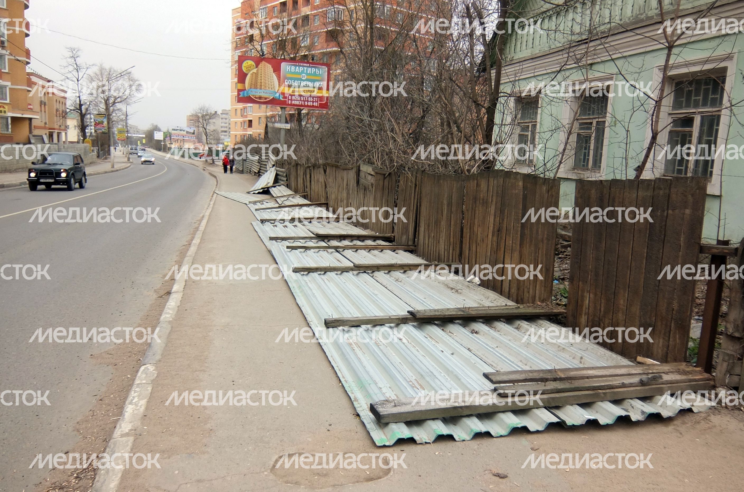 Последствия сильного ветра в Истре