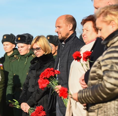 Открытие после реставрации воинского мемориала в деревне Ельня в Подмосковье