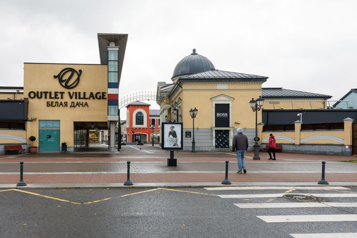 Торговый центр «Outlet Village Белая Дача» в Котельниках осенью