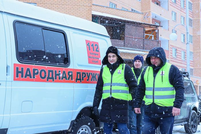 Народные дружинники присоединяются к полицейским для обхода территории