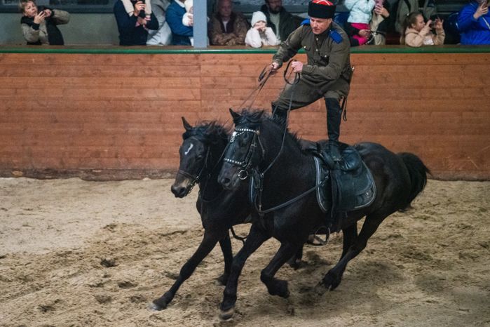 Конное представление «Наша весна! Наша Победа!» в парке «Патриот»