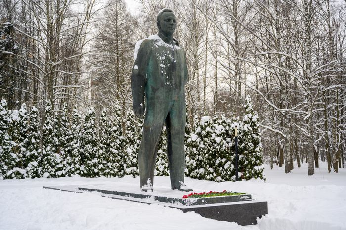 Памятник первому космонавту Юрию Гагарину в Звездном городке