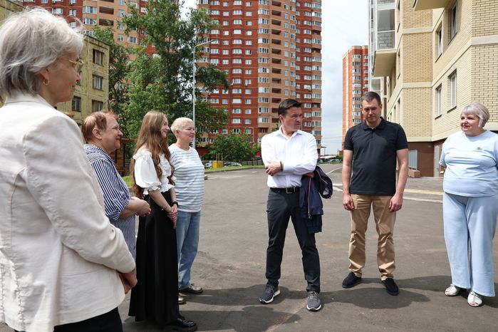 Андрей Воробьев встретился с переселенцами из аварийного жилья в Лыткарино