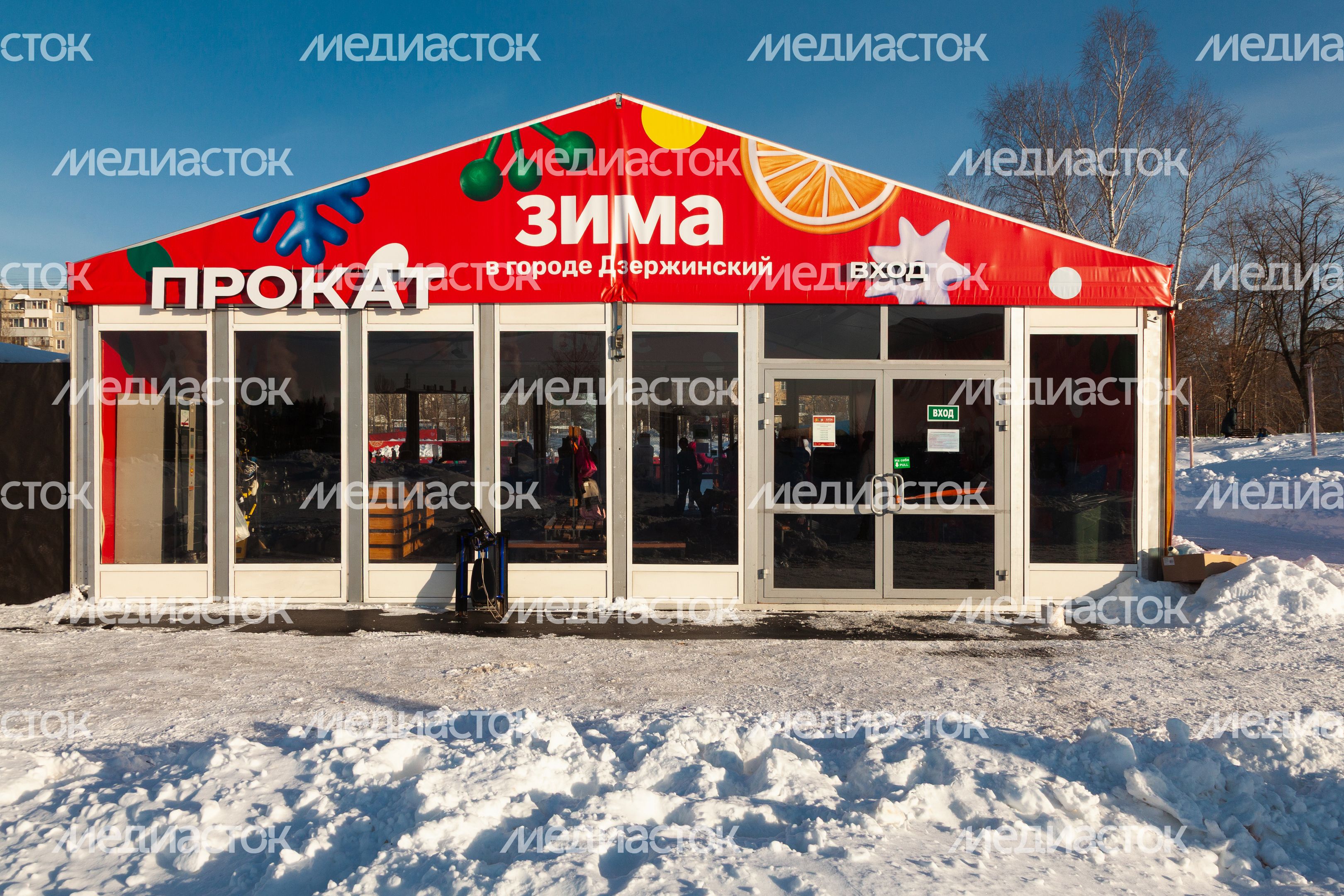Каток у стадиона «Орбита» в Дзержинском Каток у стадиона «Орбита» в Дзержинском