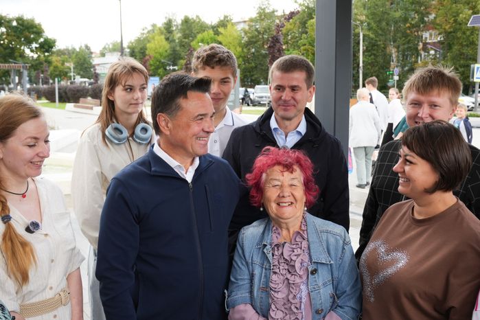 Андрей Воробьев проверил благоустройство сквера "60 лет победы" в Егорьевске