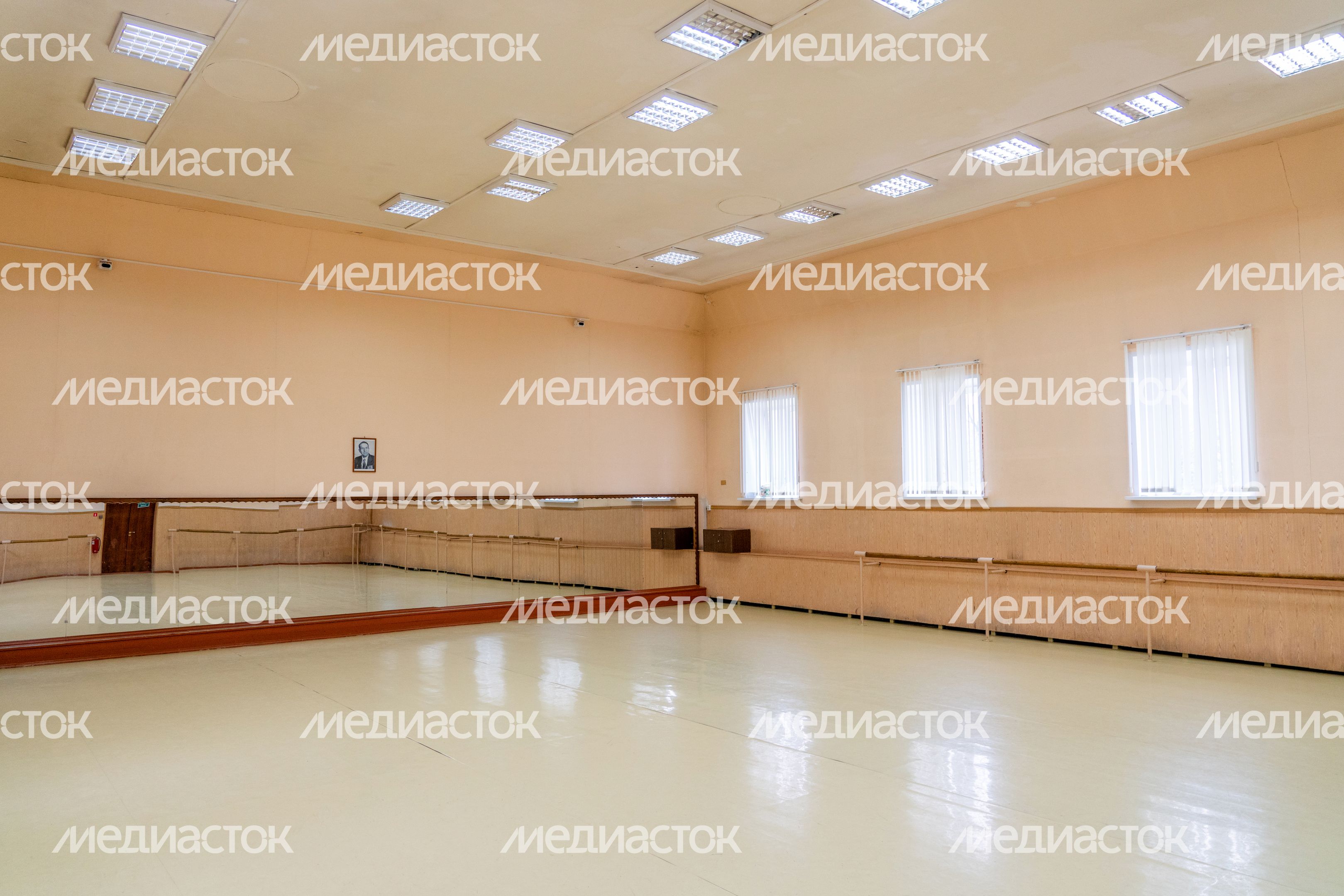 Танцевальный зал в Городском центре народного творчества и досуга «Лепсе» Танцевальный зал в Городском центре народного творчества и досуга «Лепсе»