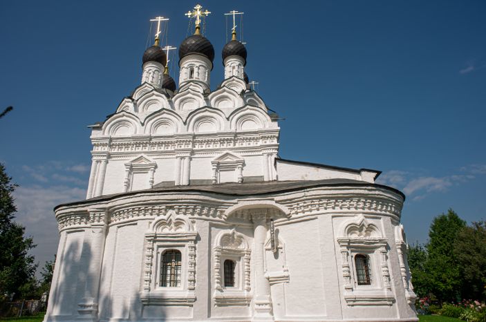 Летние виды церкви Сергия Радонежского в Комягино
