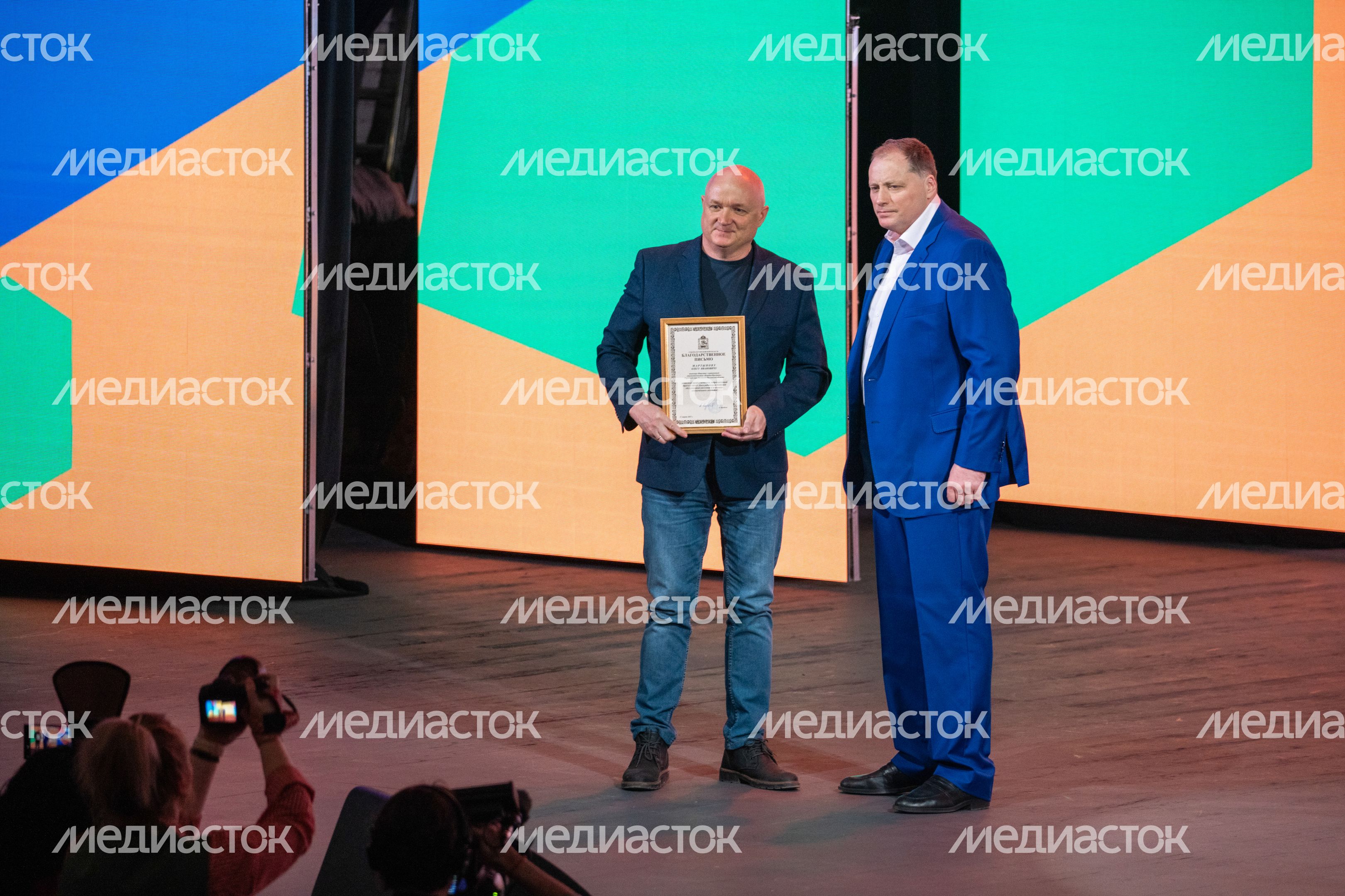 Евгений Хромушин наградил работников коммунальной сферы на торжественном мероприятии ко Дню работника ЖКХ Евгений Хромушин наградил работников коммунальной сферы на торжественном мероприятии ко Дню работника ЖКХ