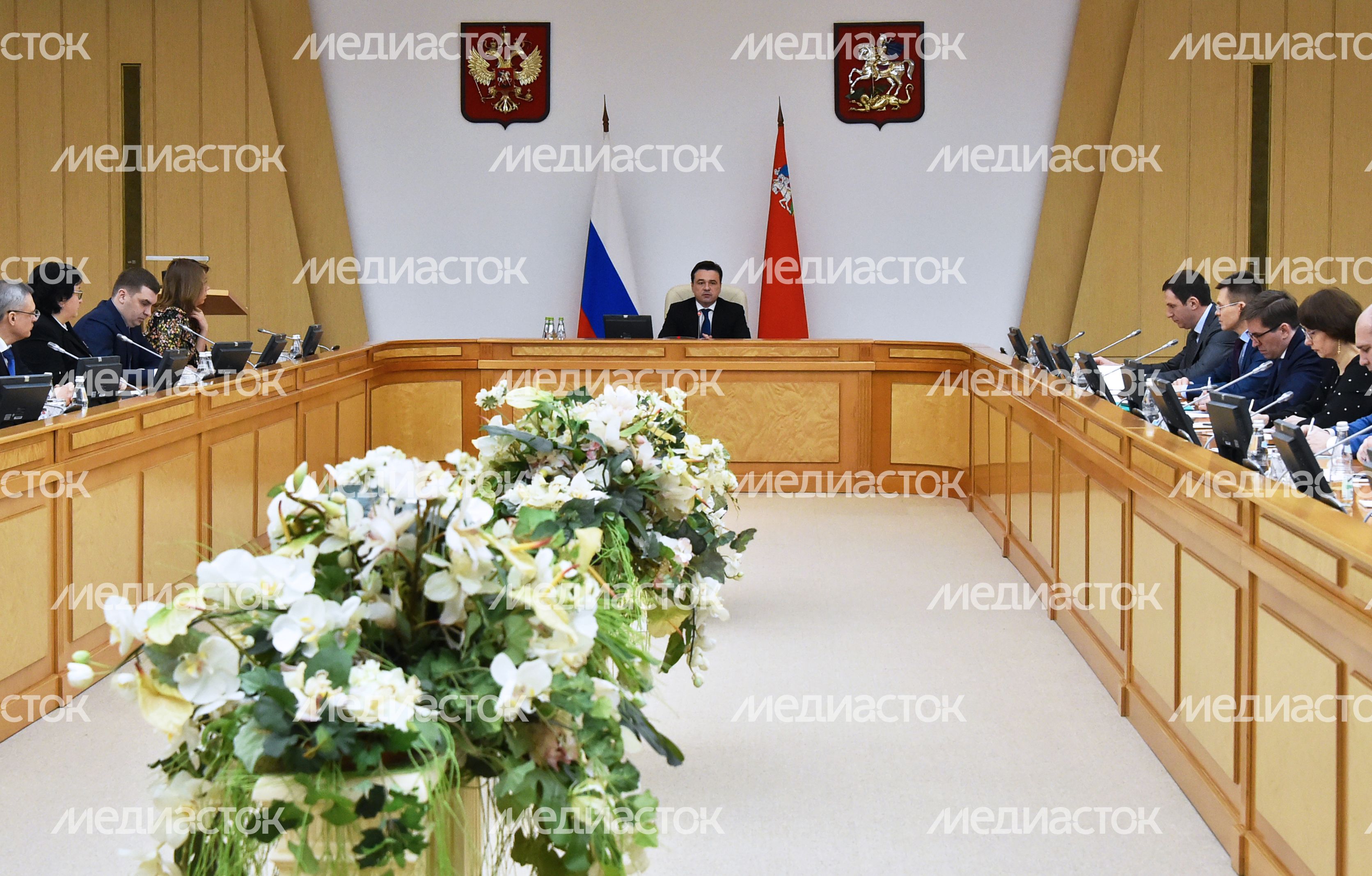 Губернатор Подмосковья провёл заседания правительства по вопросам ремонта и строительства дорог и ликвидации МУПов.