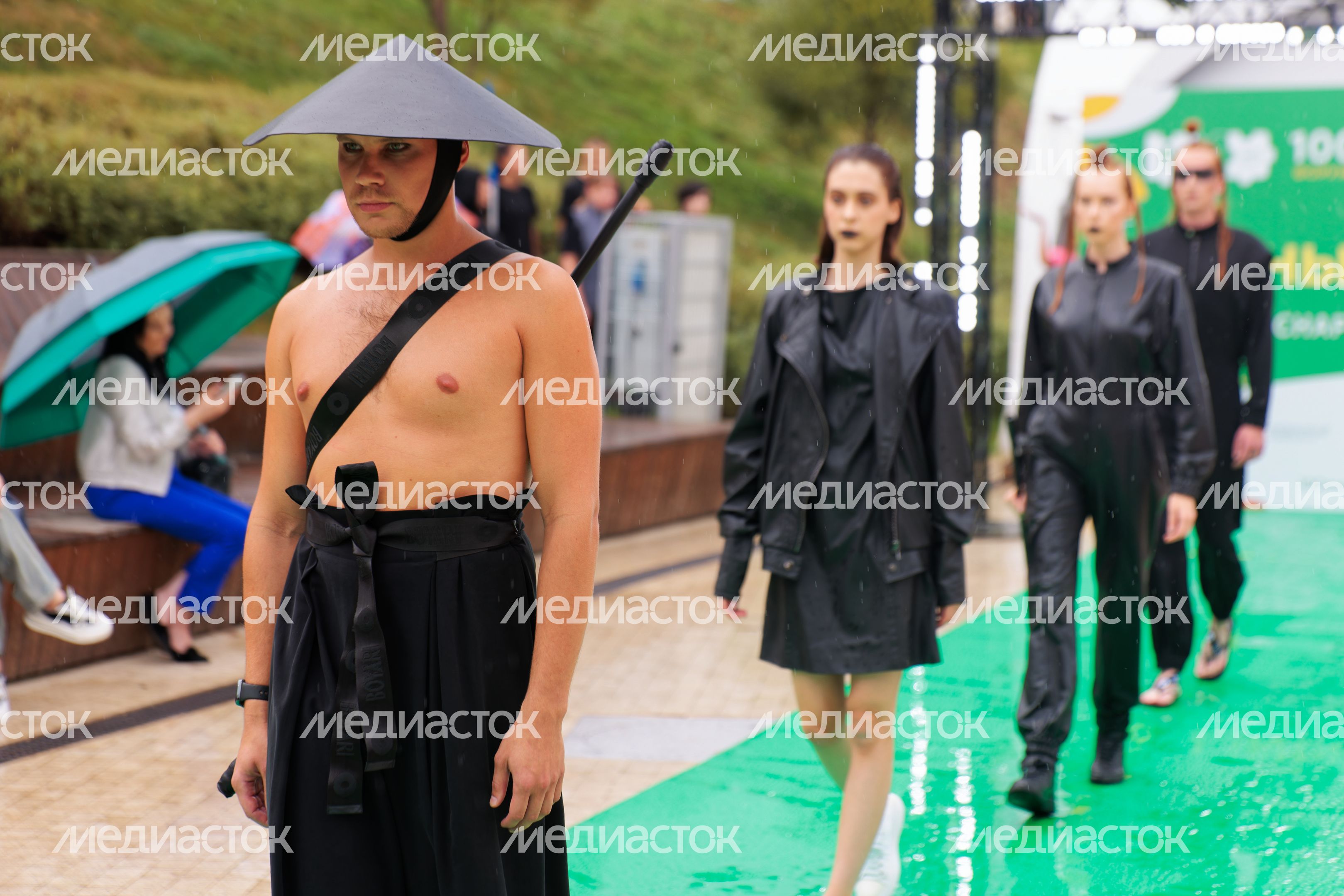 Модный показ от подмосковных дизайнеров на Московском областном форуме «100% креатив» в Красногорске Модный показ от подмосковных дизайнеров на Московском областном форуме «100% креатив» в Красногорске