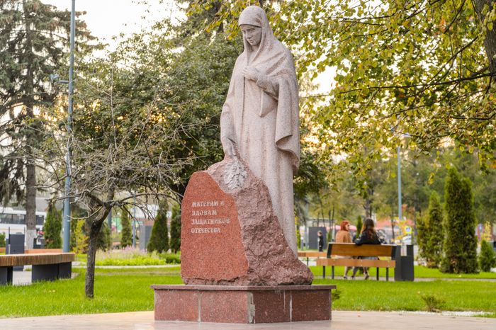 Бронницы. Памятник Матерям и вдовам защитников Отечества