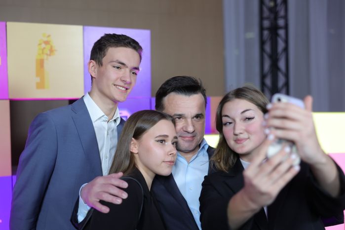 Андрей Воробьёв наградил победителей премии "Золотой пиксель"