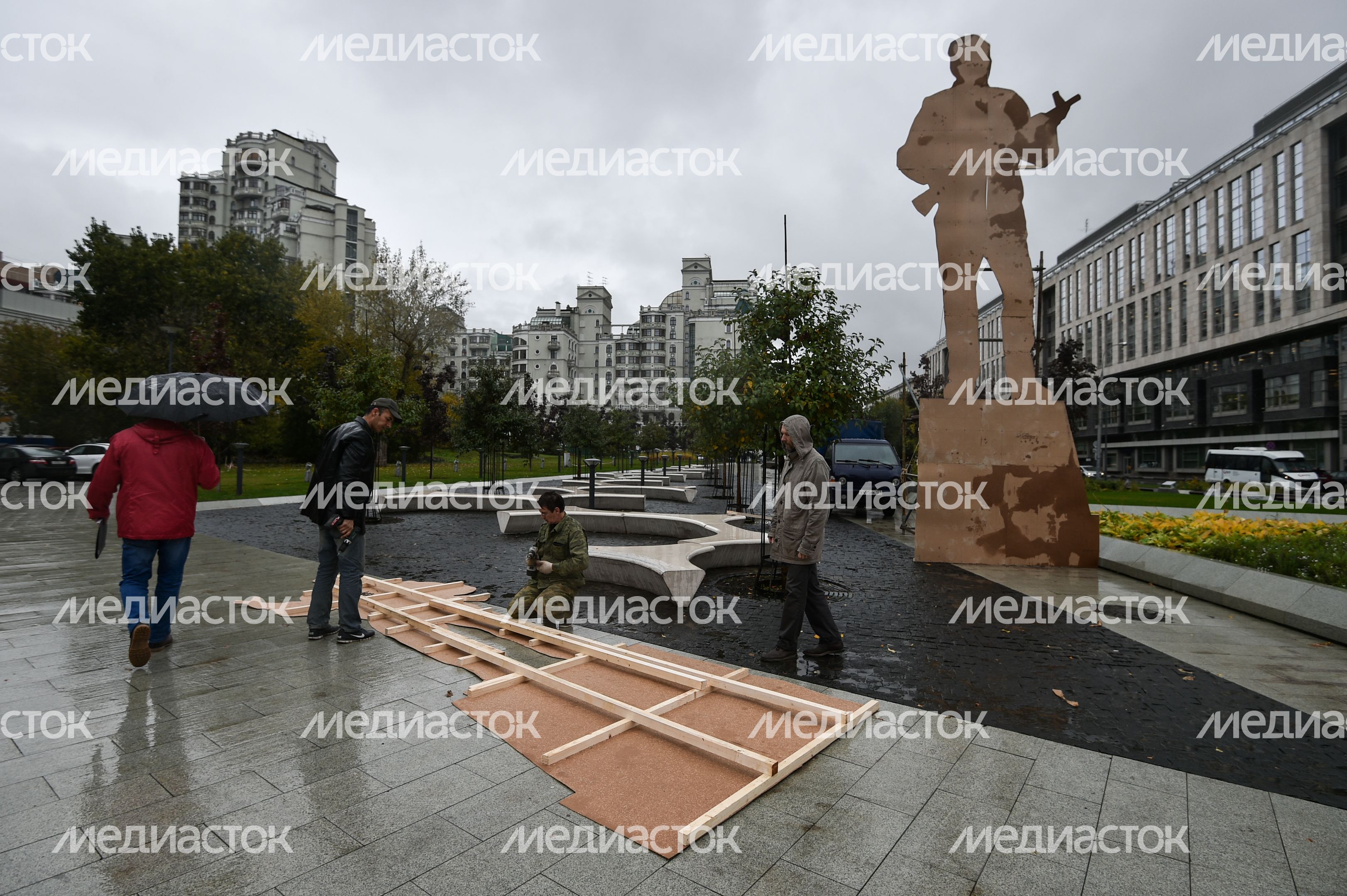 Макет памятника конструктору Михаилу Калашникову