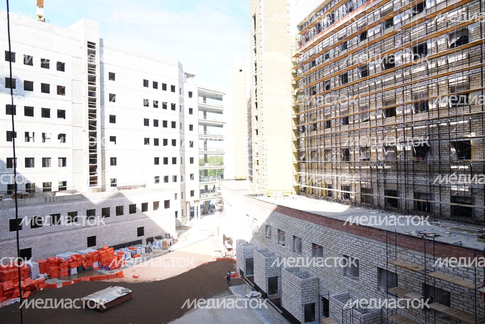 Проверка хода строительства детской областной больницы в Красногорске Губернатором Подмосковья