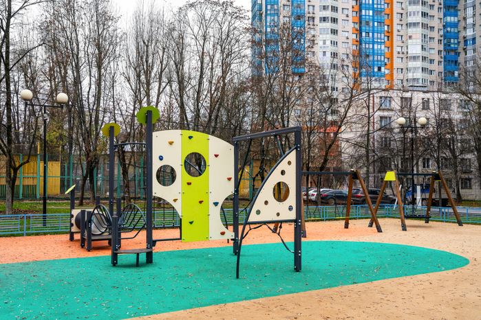 Новая детская площадка на улице Вокзальная в Красногорске
