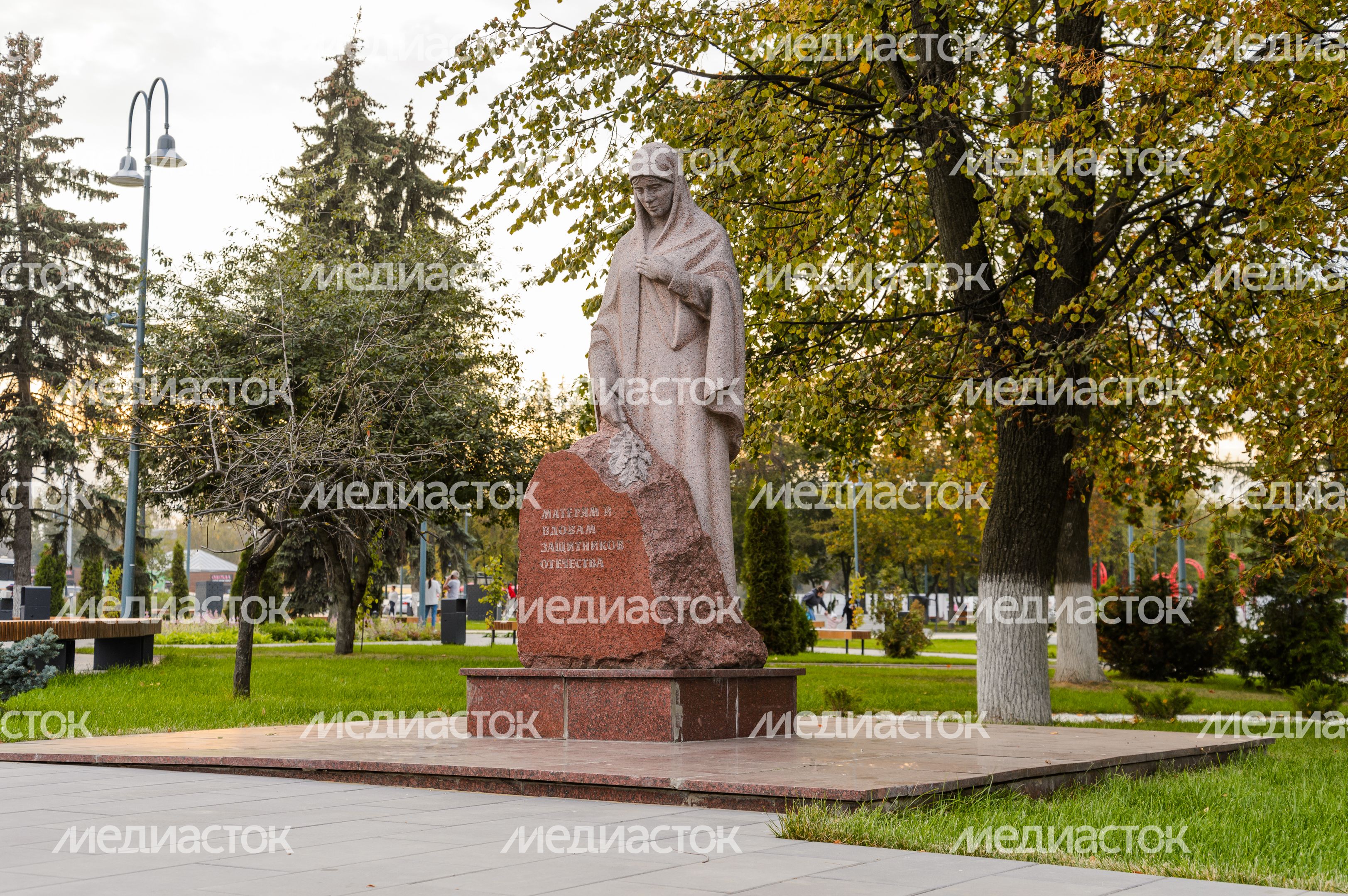 Бронницы. Памятник Матерям и вдовам защитников Отечества Бронницы. Памятник Матерям и вдовам защитников Отечества