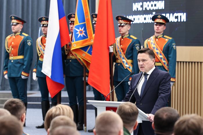 Андрей Воробьев поздравил сотрудников МЧС с Днем спасателя и 35-летием ведомства
