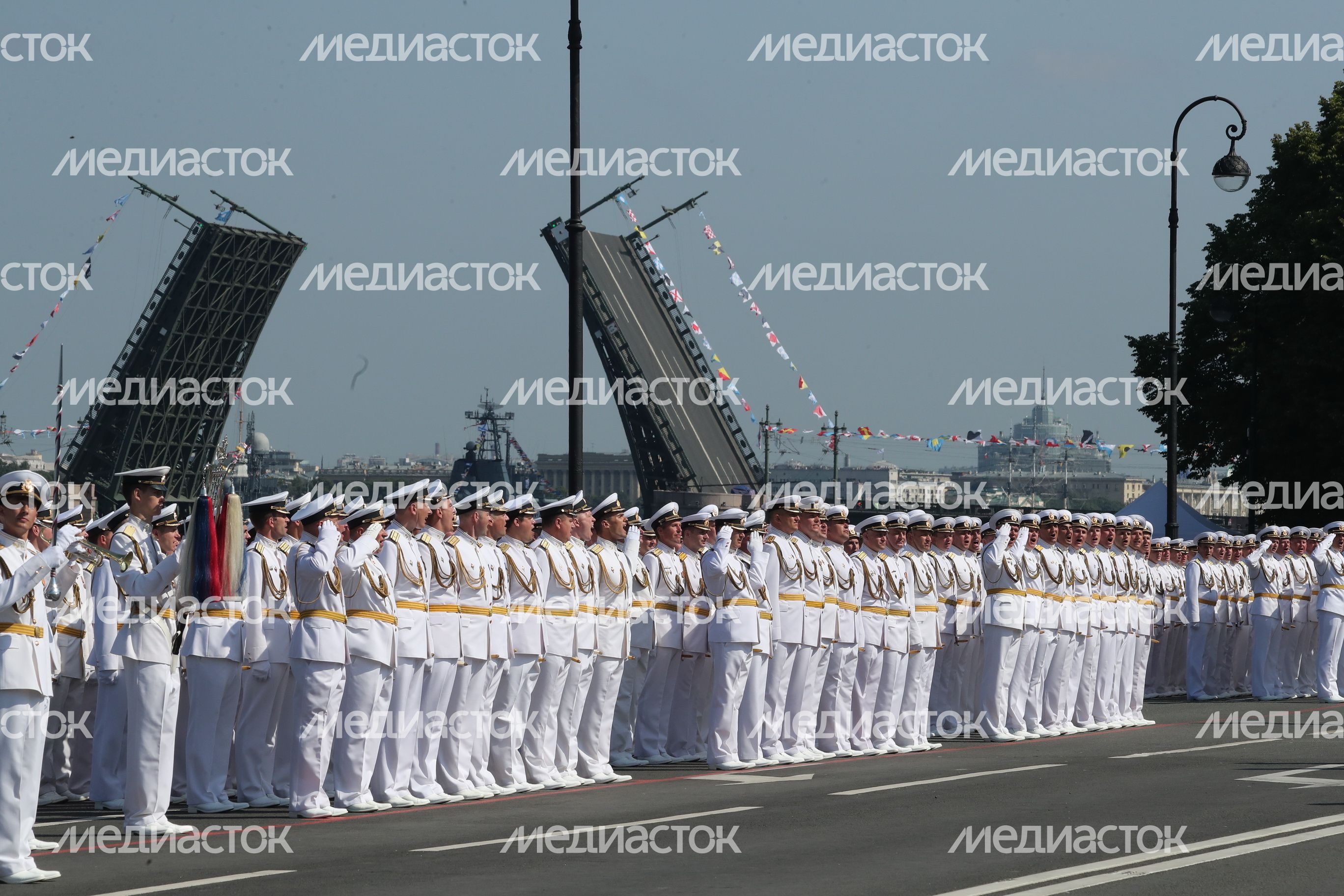 Губернатор Подмосковья присутствовал на главном военно-морском параде в честь Дня ВМФ Губернатор Подмосковья присутствовал на главном военно-морском параде в честь Дня ВМФ