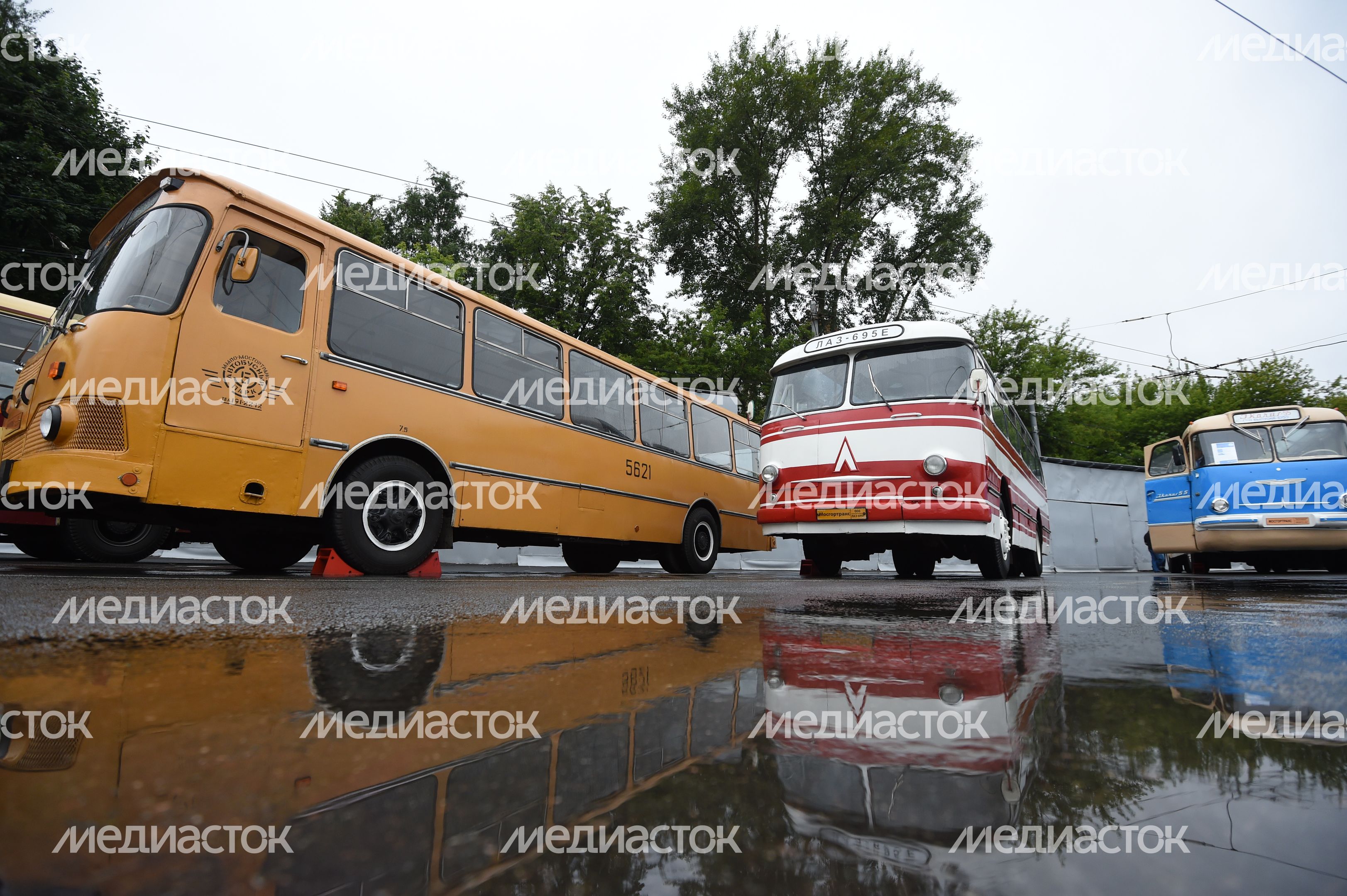 Выставка ретротехники ко Дню московского транспорта