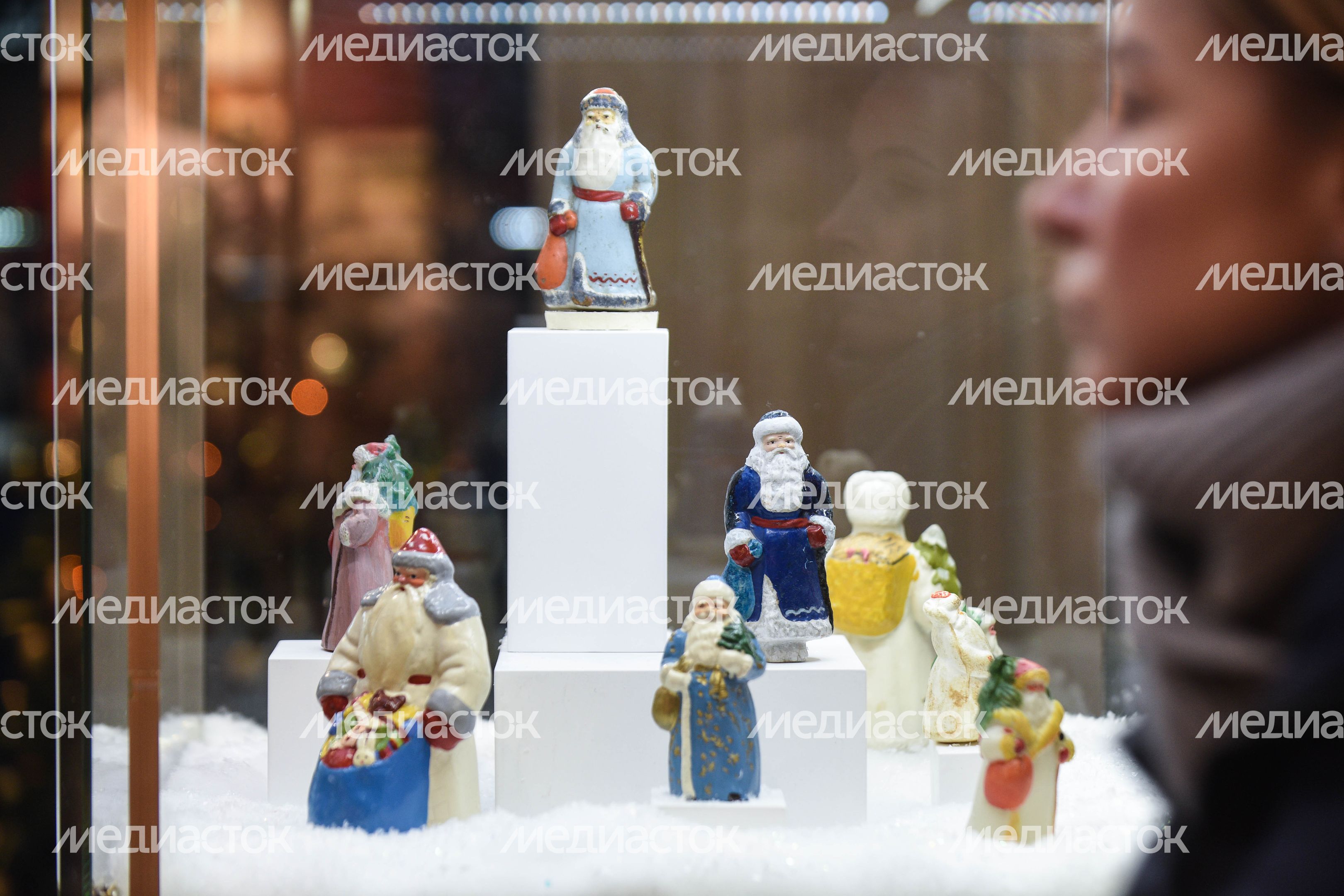 Выставка новогодних игрушек в ГУМе из личной коллекции Александра Олешко