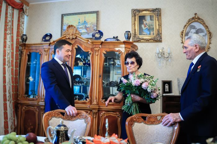 Посещение губернатором космонавта первого отряда
