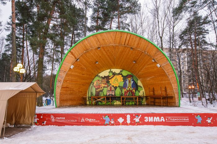 Детский городок "Сказочный" зимой в Красногорске
