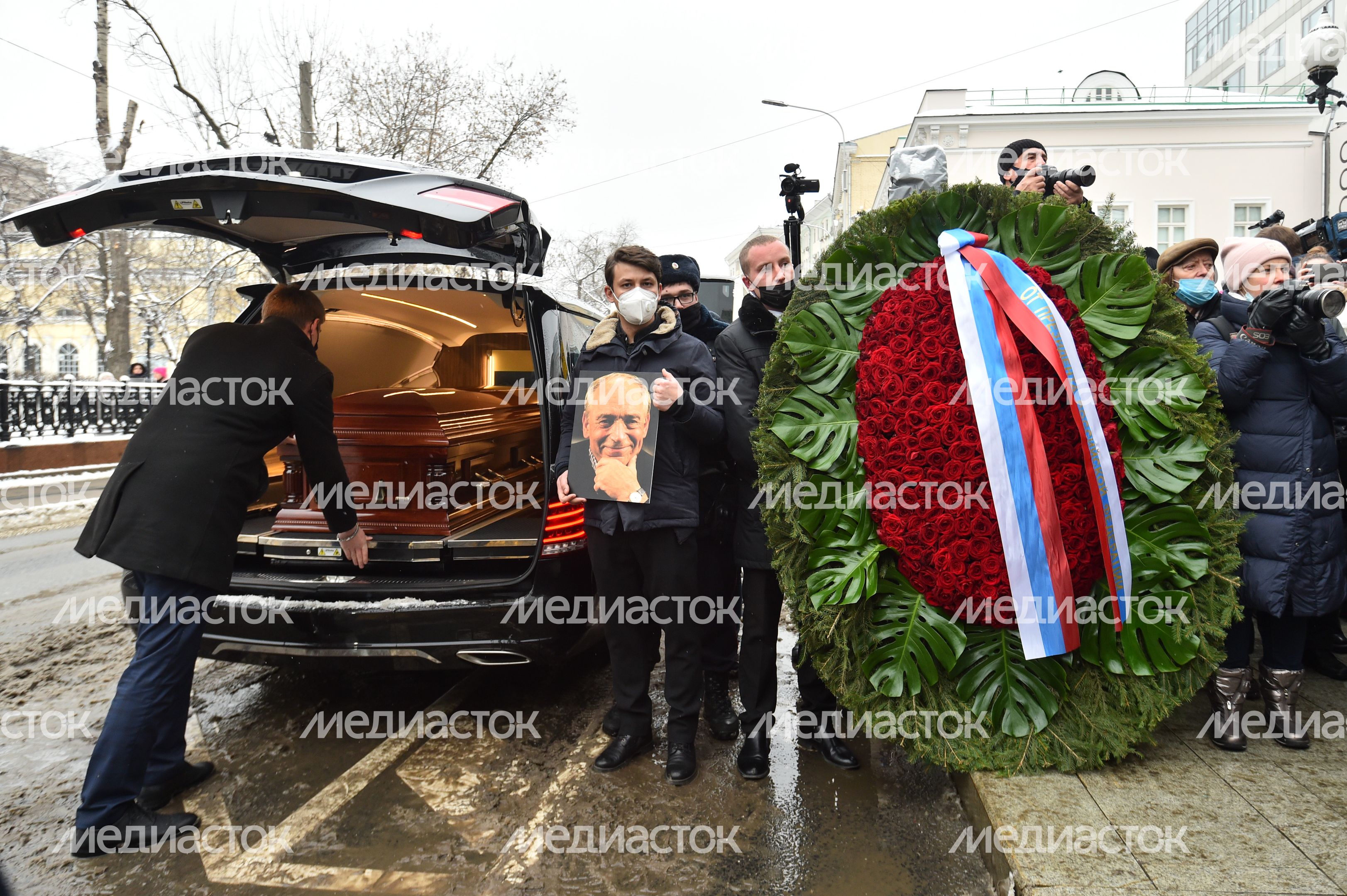 Церемония прощания с актером Валентином Гафтом в театре «Современник» в Москве