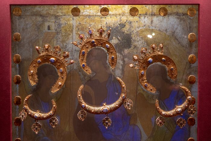 Ризница. Экспозиция Реликвия и сокровища Троице-Сергиева монастыря XI-XVII веков