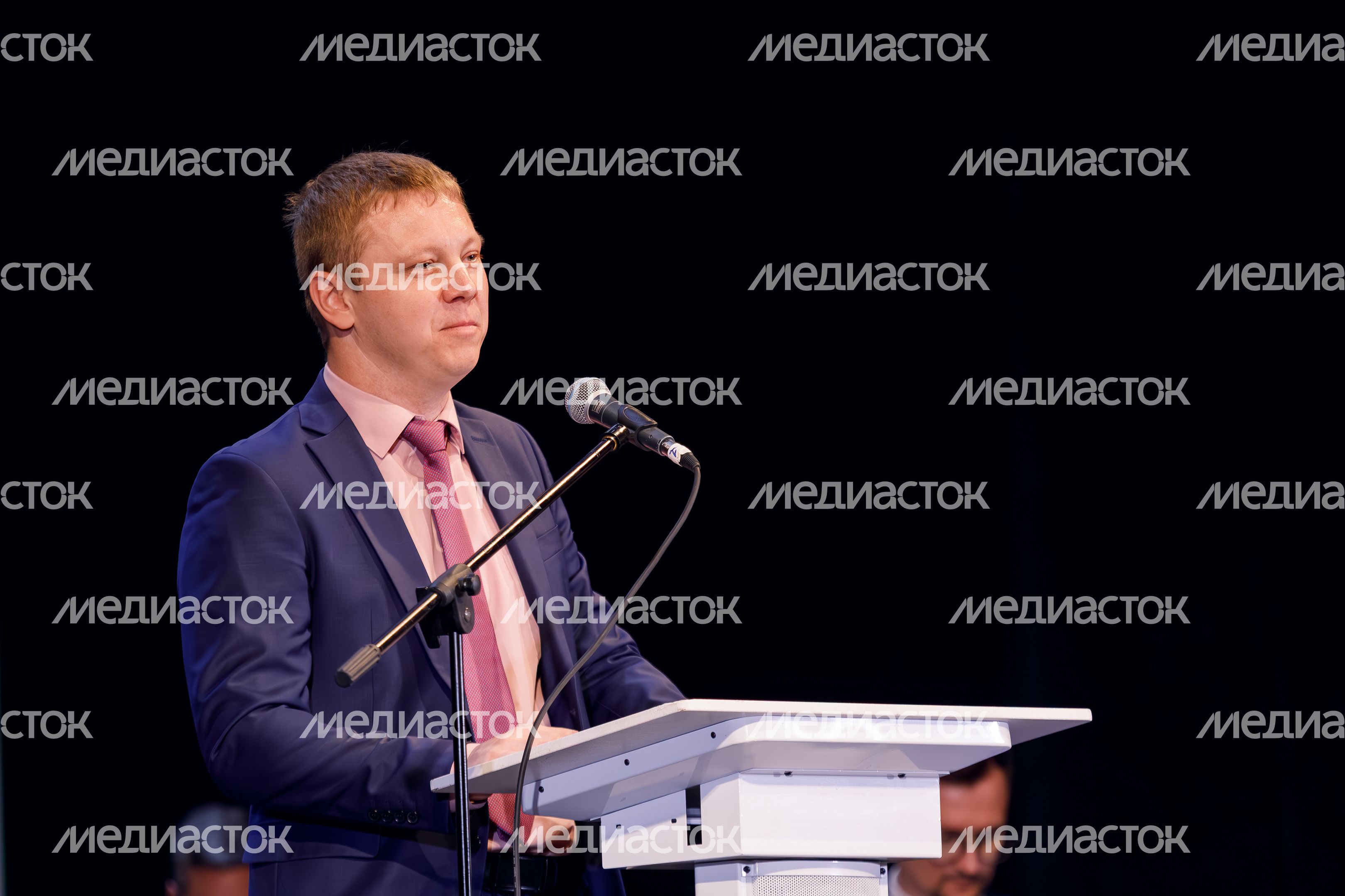 Космонавт Александр Горбунов на торжественной встрече космонавтов в Звездном городке Космонавт Александр Горбунов на торжественной встрече космонавтов в Звездном городке