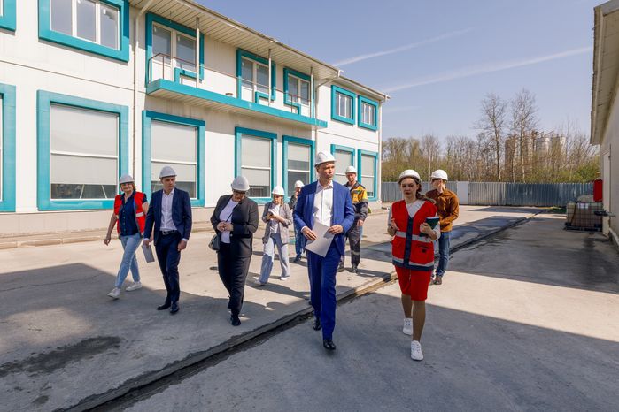 Всеволод Волосевич с отраслевыми заместителями глав округов посетил асфальтобетонный завод в Солнечногорске