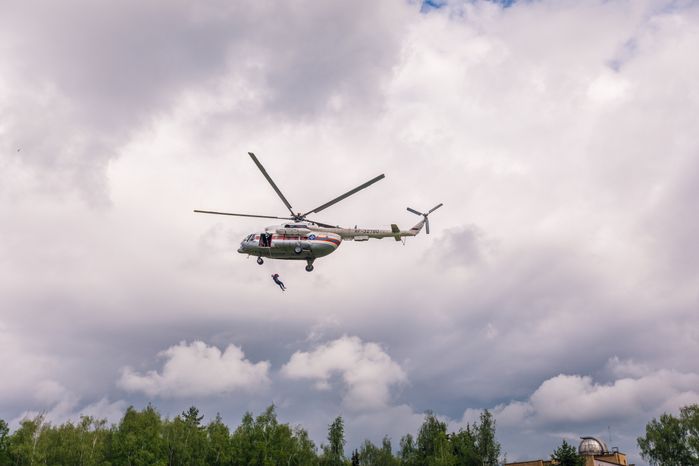 Вертолет МЧС России на тренировке спасательной операции космонавтов в Звездном городке