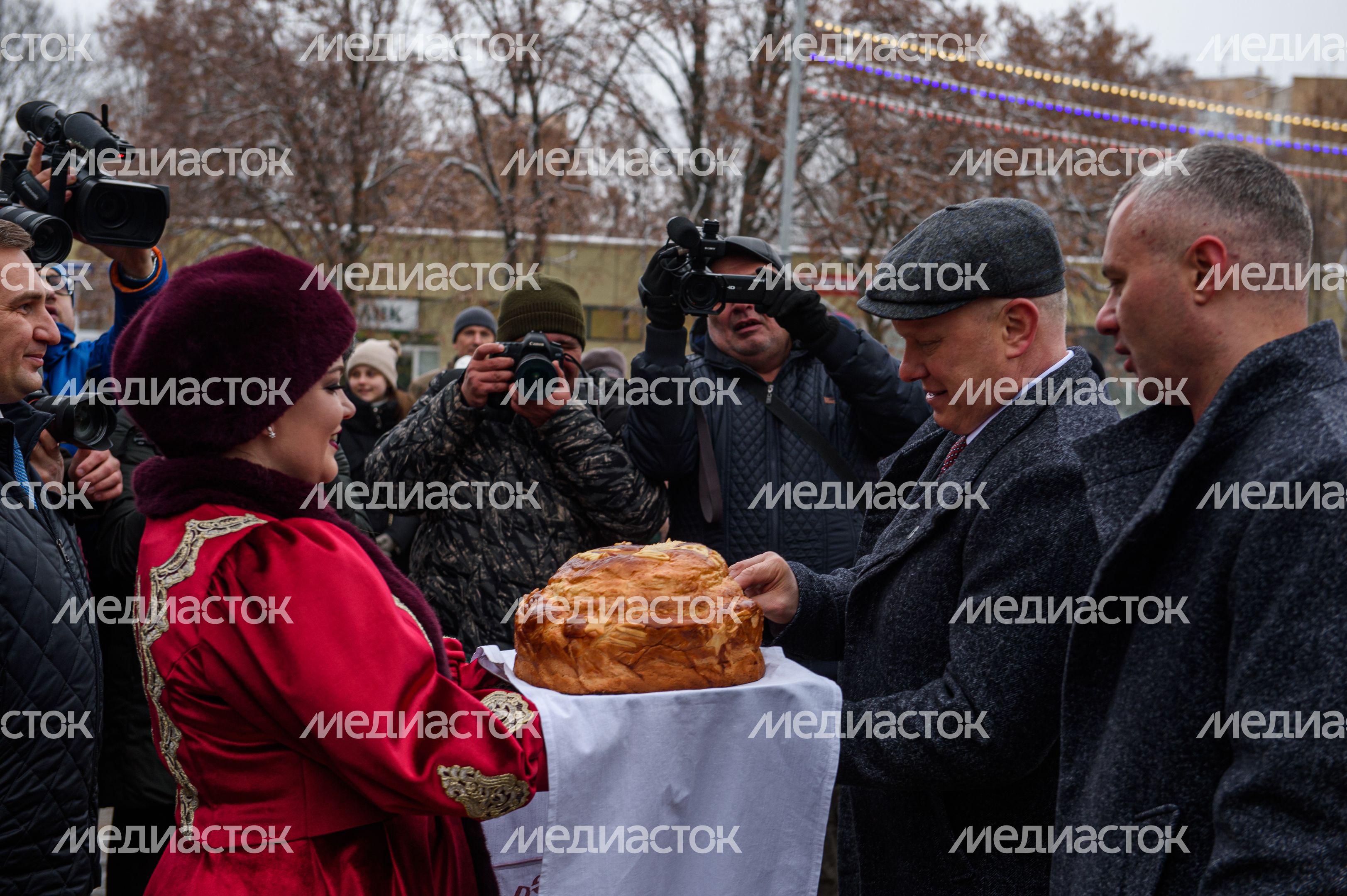 Торжественная встреча космонавтов и астронавтов 67-й длительной экспедиции на МКС